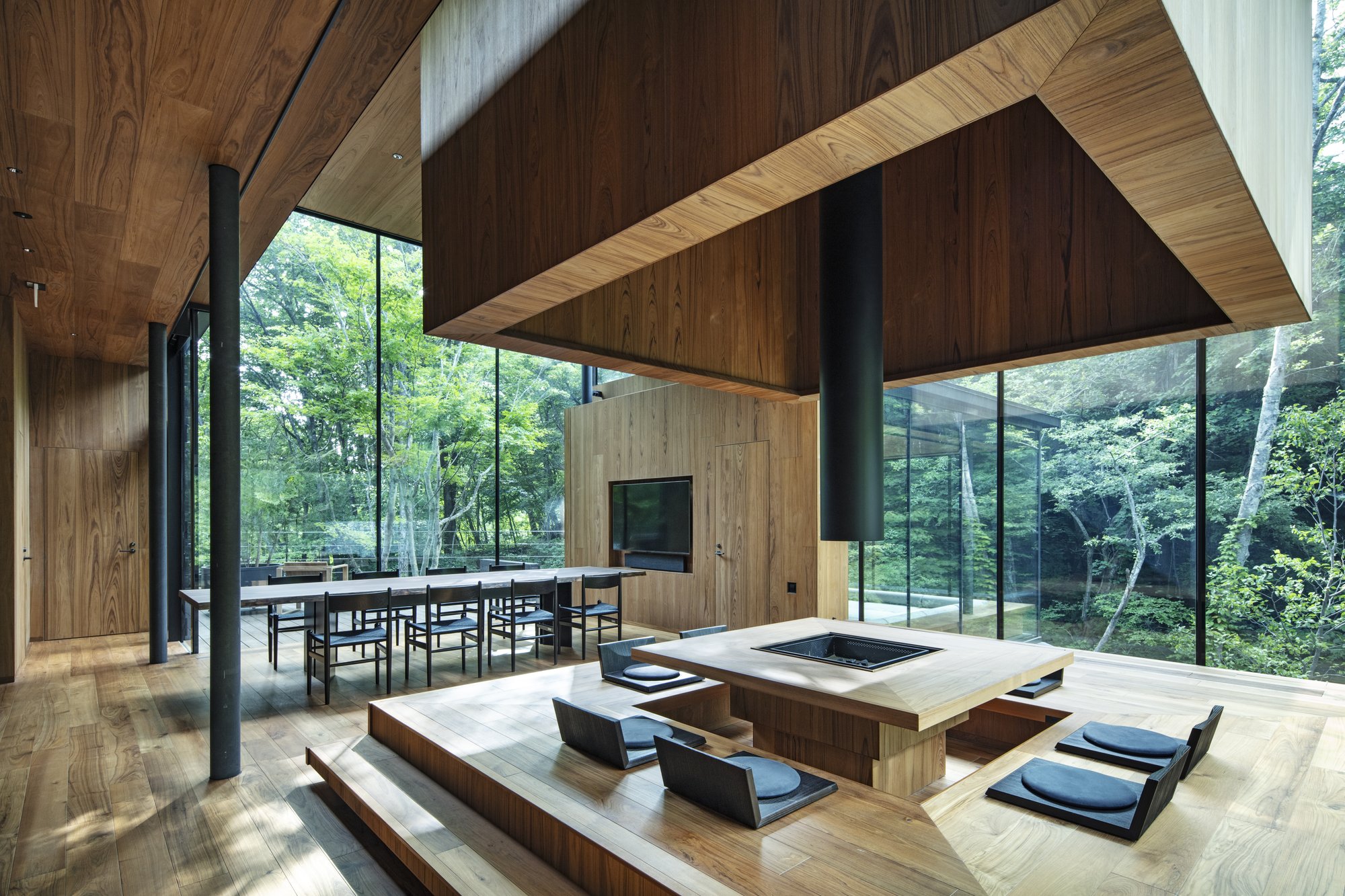 NOT A HOTEL IRORI 森の風景
